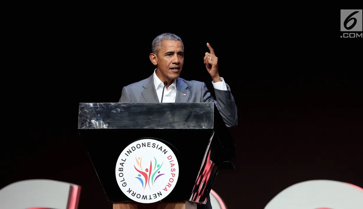 Presiden AS ke-44, Barack Obama saat berpidato dalam acara 4th Congress of Indonesian Diaspora di Kota Kasablanka, Jakarta, Sabtu (1/7). Obama menyampaikan pidato berdurasi sekitar 30 menit di hadapan ribuan diaspora Indonesia. (Liputan6.com/Johan Tallo)