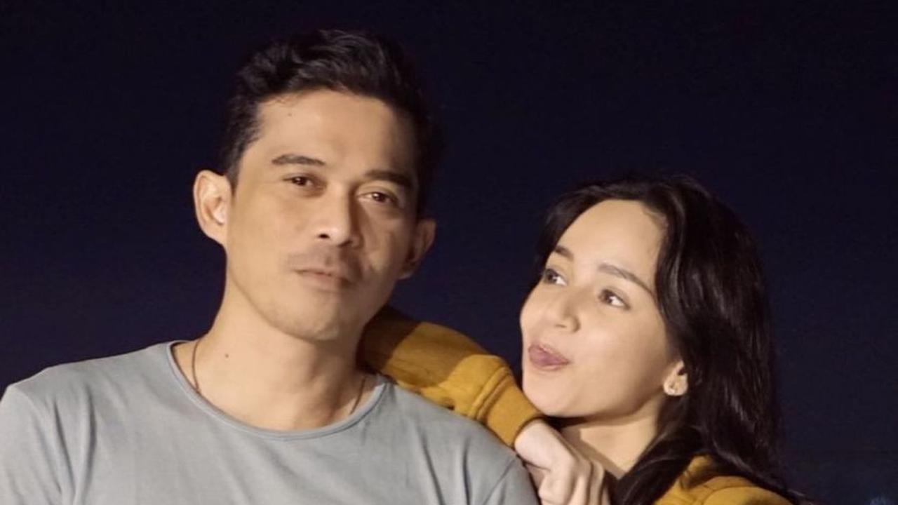 Momen Romantis Bersama Sang Suami