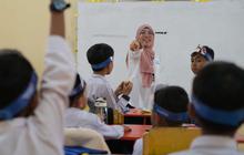 Apa Itu Guru Honorer? Kenali Tugas, Gaji, dan Perbedaannya dengan PNS