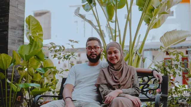 5 Tahun Bersama, Ini 6 Potret Manis Revalina S. Temat dan Suami yang Jarang Tersorot