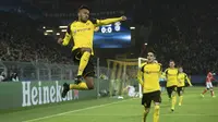 Striker Pierre-Emerick Aubameyang merayakan gol ke gawang Benfica (Bernd Thissen/dpa via AP)