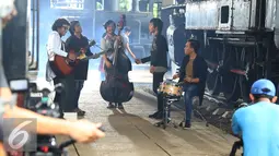 Band D'Masiv pada saat syuting video klip terbarunya di Museum Transportasi, TMII, Jakarta, Senin (14/11). Band D'Masiv membuat video klip dengan single yang berjudul Melodi. (Liputan6.com/Herman Zakaria)