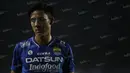 Peran vital Kim Jeffrey Kurniawan sepertinya membuatnya jadi piihan utama sang pelatih Dejan Antonic. Umpan dan tekelnya mampu menyulitkan lawan menembus lini tengah Maung Bnadung. (Bola.com/Vitalis Yogi Trisna)