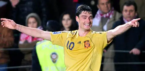 Albert Riera bersama Timnas Spanyol. (AFP/Mustofa Ozer)