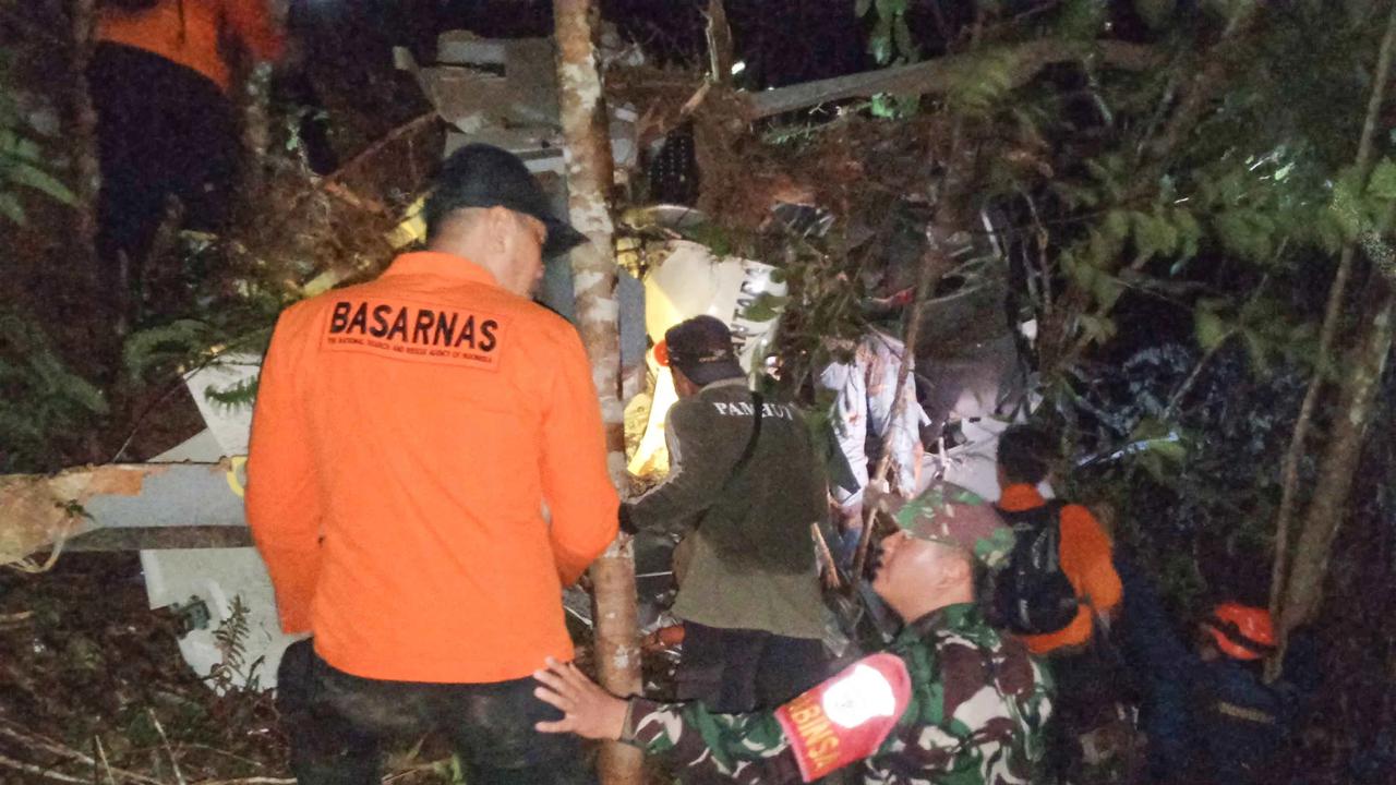 FOTO: TNI AD Kerahkan 209 Personel Evakuasi Helikopter Hilang di Sekadau