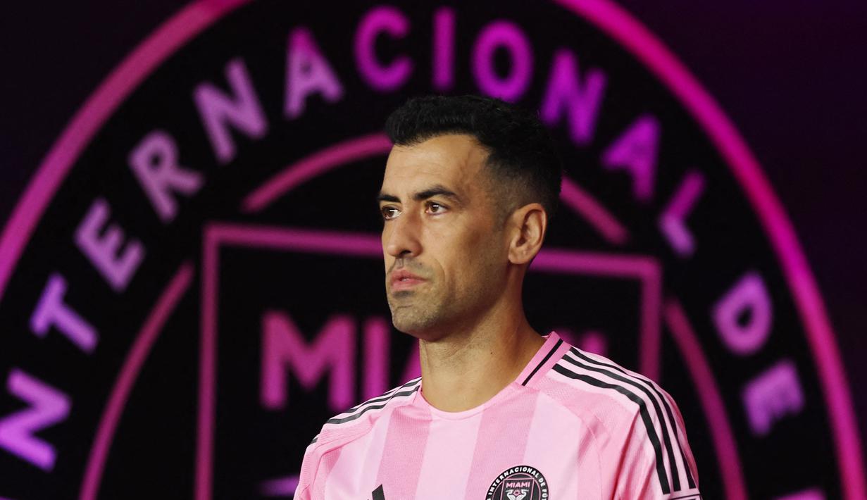 Sergio Busquets mengumumkan akan pensiun melalui video unggahannya di akun sosial media pribadinya pada Jumat (26/09/2025). (AFP/Megan Briggs)