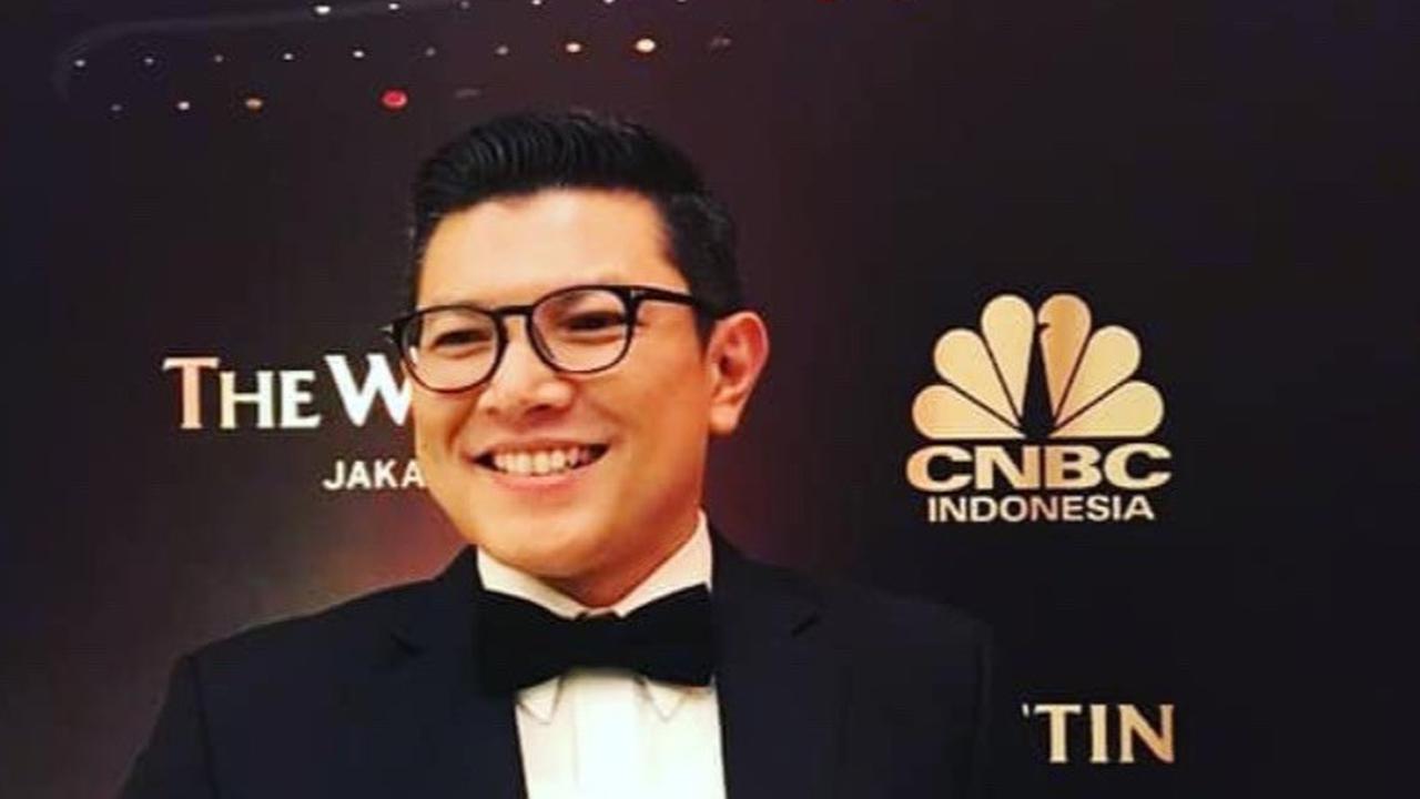 Fito merupakan alumni jurusan akuntansi Fakultas Ekonomi Universitas Indonesia. Ia pernah menjadi wakil ketua OSIS di SMP 3 Depok dan di SMA 1 Bogor.
