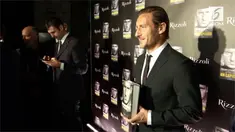 Legenda AS Roma, Francesco Totti, menuangkan kisah hidupnya dalam buku otobiografi. Diluncurkan di Collosseum Roma, buku ini disebut jadi isyarat mundurnya Totti dari kursi petinggi klub berjuluk Serigala Ibukota tersebut.