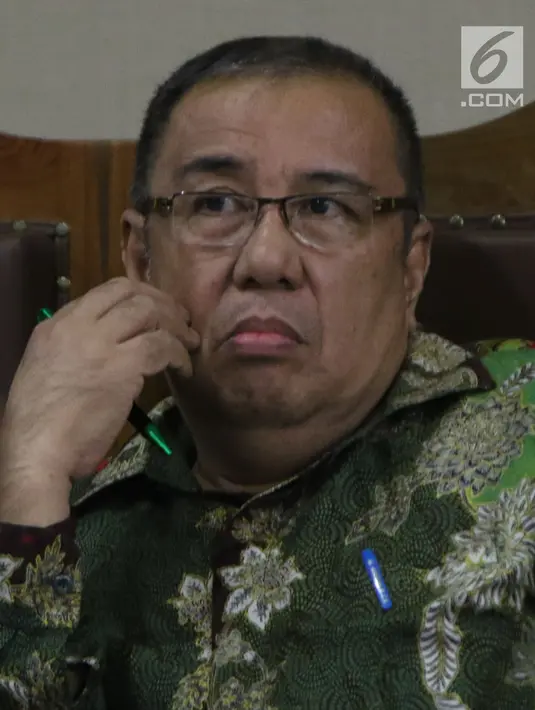 Terdakwa suap pengadaan barang dan jasa di Pemkot Kendari, yang juga Mantan Wali Kota Kendari, Asrun saat menjalani sidang lanjutan di Pengadilan Tipikor, Jakarta, Rabu (8/8). Sidang mendengar keterangan saksi. (Liputan6.com/Helmi Fithriansyah)