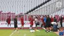 Pemain timnas Indonesia bersiap menjalani sesi latihan resmi jelang laga kandang semifinal Piala AFF 2022 melawan Vietnam di Stadion Utama Gelora Bung Karno, Jakarta, Kamis (5/1/2023). Sebagai runner-up Grup A, timnas Indonesia akan berlaga melawan juara grup B, Vietnam di semifinal Piala AFF 2022. (Liputan6.com/Helmi Fithriansyah)