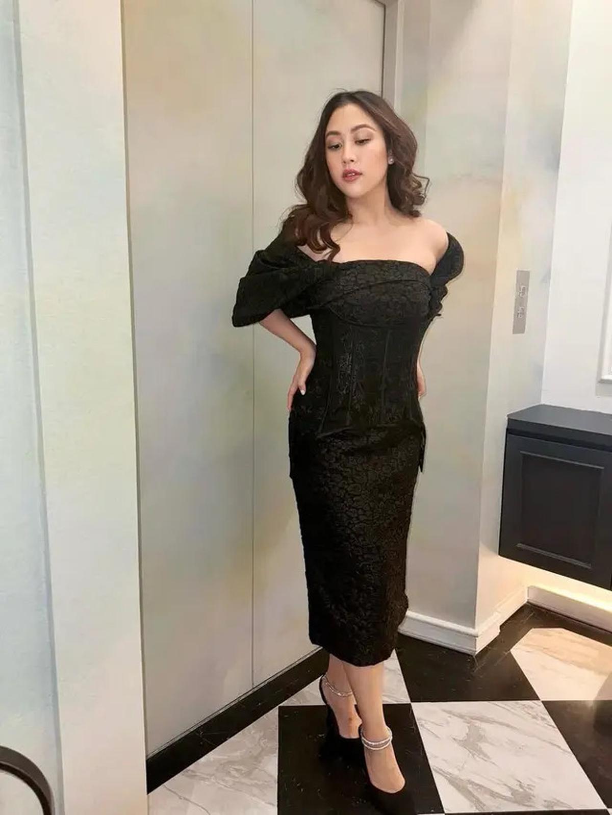 8 Foto Artis Pakai Long Dress di Resepsi Luna Maya dan Maxime, Tampil Elegan dan Anggun