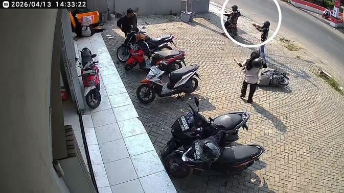Detik-Detik Karyawati Toko Nyaris Tertembak saat Gagalkan Curanmor di Bandar Lampung