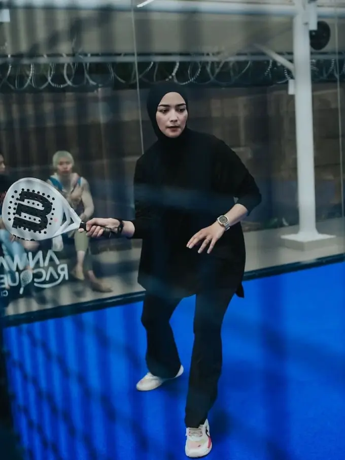 Inspirasi Outfit Hijab untuk Main Padel dari 6 Artis Indonesia (photo by instagram.com/citraciki)
