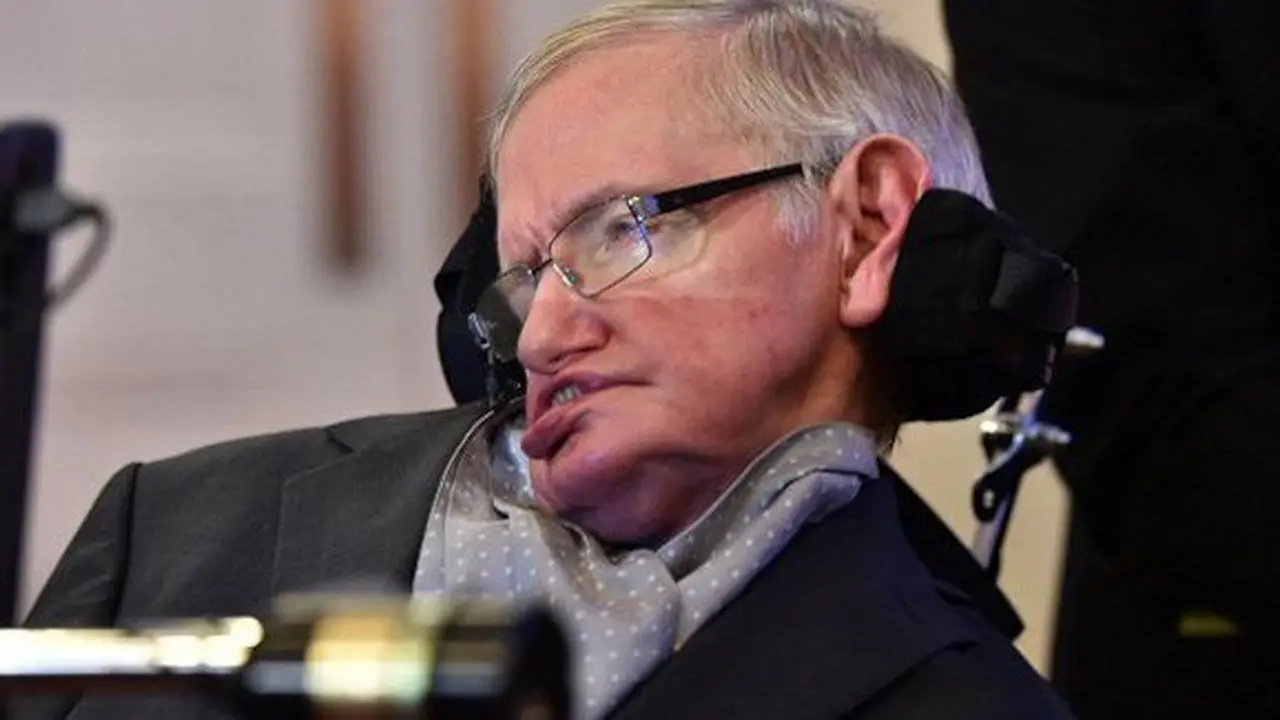 Stephen Hawking/copyright AP