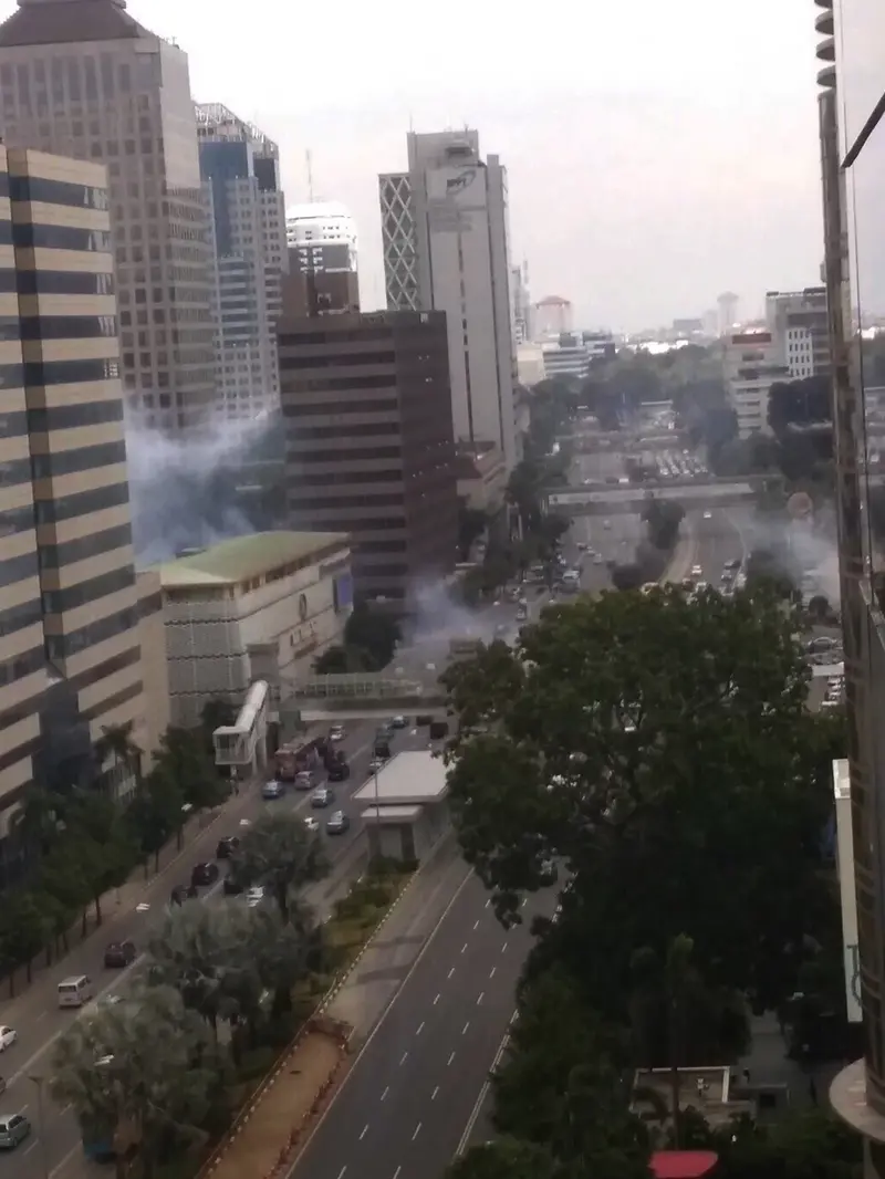 20160114-Foto-foto Ledakan di Pos Polisi Dekat Sarinah Thamrin-Jakarta