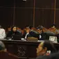 Semua pihak dari pemohon kuasa hukum Prabowo-Hatta, termohon pihak KPU, pihak terkait tim Jokowi-JK, dan dari pihak pemberi keterangan yaitu Bawaslu menghadiri sidang ini, Jakarta, Senin (18/8/14). (Liputan6.com/Herman Zakharia)  