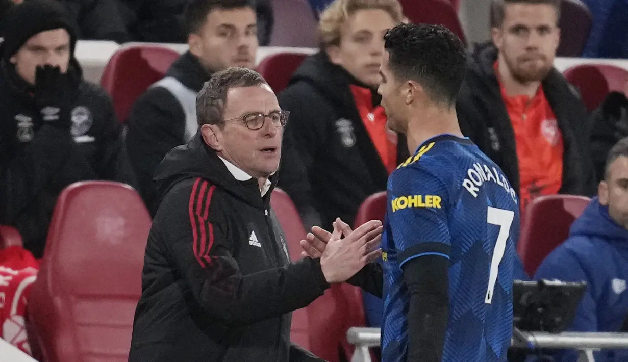 Kemenangan atas Brentford membuat Manchester United menjadi tim pertama yang meraih 300 kemenangan tandang di Liga Inggris.
Meski berhasil memetik tiga poin, Manchester United belum beranjak dari posisi ketujuh klasemen dengan 35 poin. (AP/Matt Dunham)