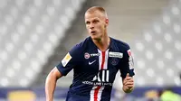 8. Mitchel Bakker (PSG) - Bek berusia 20 tahun ini mulai dipercaya pelatih PSG untuk tampil di beberapa laga. Mitchel Bakker sendiri mampu membuktikan kepercayaan sang pelatih dengan performanya di lapangan. (AFP/Franck Fife)