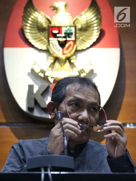 Wakil Ketua KPK, Saut Situmorang saat menyampaikan keterangan terkait pengembangan kasus korupsi e-KTP di Gedung KPK, Jakarta, Selasa (13/8/2019). KPK menetapkan empat tersangka baru sehingga hingga kini telah memproses 14 orang yang terlibat dalam kasus tersebut. (Liputan6.com/Helmi Fithriansyah)