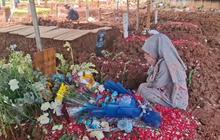 Ziarah Penuh Haru, Ria Ricis Kunjungi Makam Vidi Aldiano untuk Mengenang Sosok Penyemangat