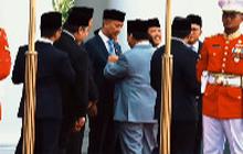 VIDEO: Momen Prabowo Perhatian Rapikan Dasi Menteri Agus Bikin Bahlil Tertawa Terpingkal