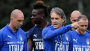 Striker Timnas Italia yang kini membela Adana Demirspor di Liga Turki, Mario Balotelli kembali dipanggil untuk membela Gli Azzurri setelah hampir 4 tahun berada di luar skuat. Tentunya ia akan bereuni dengan Roberto Mancini, sosok sentral di balik pemanggilannya. (AFP/Marco Bertorello)