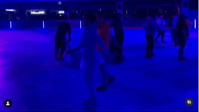 6 Potret Dewi Perssik Nyanyi Sambil Ice Skating di HUT Indosiar ke-28, Pukau Penonton