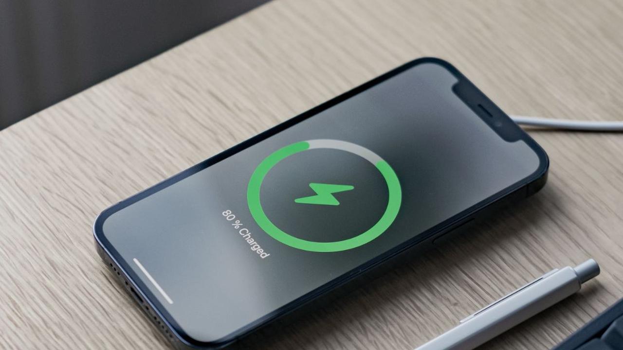 Baterai dan Charging<br>