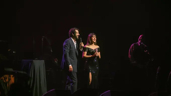 Suasana Konser Josh Groban, GEMS World Tour 2026 di Jakarta, Hadirkan Raisa Sebagai Guest Star