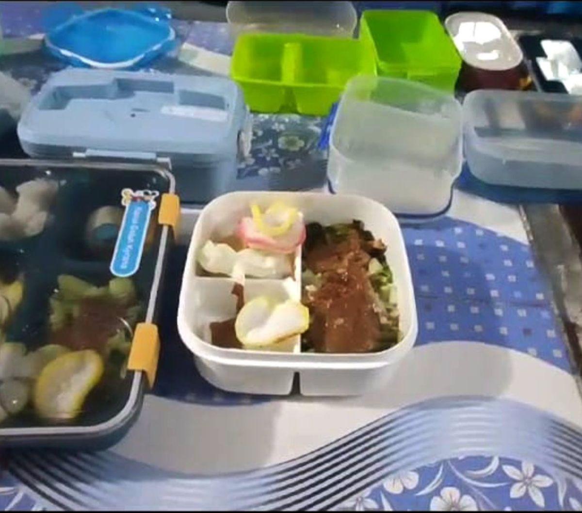 Penampakan gado-gado yang menjadi salah satiu menu dalam simulasi program makan siang gratis di SMP Negeri 2 Curug, Tangerang, pada Kamis (29/2) siang. Makan siang gratis merupakan program unggulan pasangan capres nomor urut 02 Prabowo Subianto-Gibran Ra