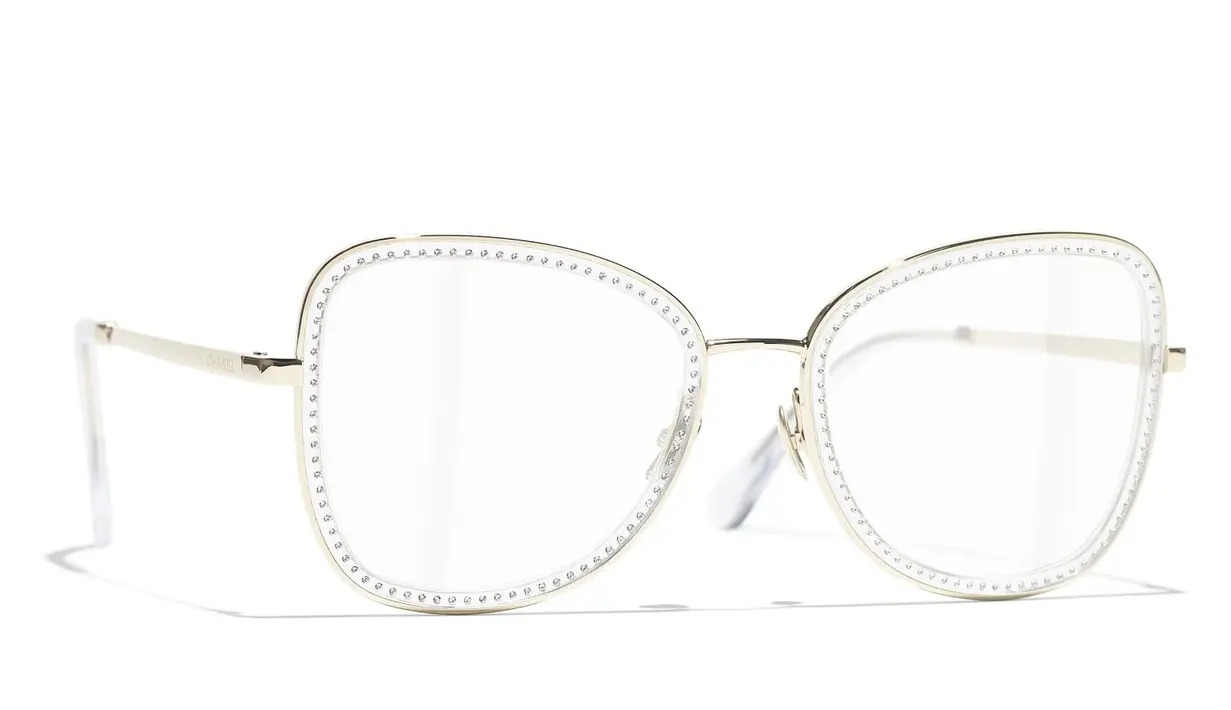 Secara paralel, Chanel juga merilis bingkai optik baru dengan lensa cahaya biru dalam bentuk-bentuk yang tak lekang oleh waktu dan warna. Foto: Document/Chanel.