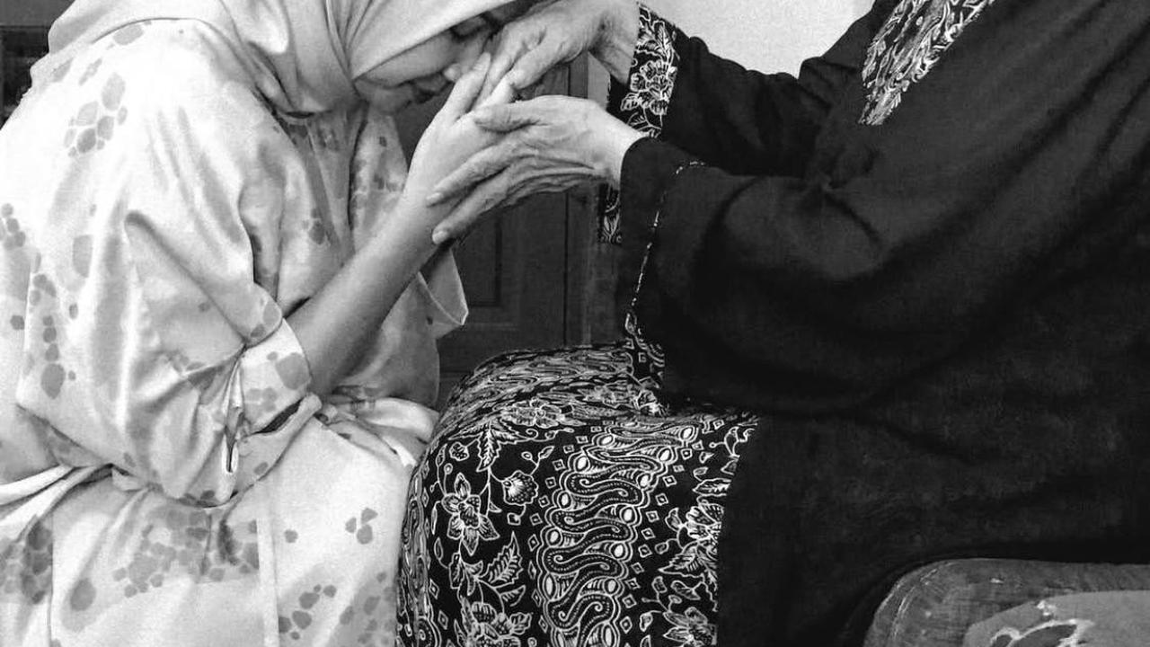 4 Potret Kenangan Terindah Alya Rohali Bersama Sang Ibu yang Kini Telah Tiada