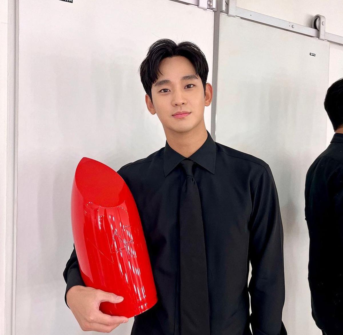 Netizen Sindir Agensi Kim Soo Hyun yang Janjikan Klarifikasi, Justru Beri Teaser Lebih Dulu