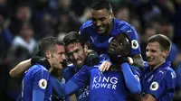 Para pemain Leicester City merayakan gol Jamie Vardy saat melawan Liverpool pada lanjutan Premier League di King Power Stadium, Leicester (27/2/2017). Leicester City menang 3-1.  (Nick Potts/PA via AP)