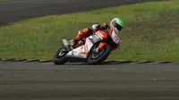 Pebalap AHRT, Gerry Salim, menyelesaikan balapan seri kedua IRS 2017, Minggu (21/5/2017), di posisi ketiga. (Astra Honda Racing Team)