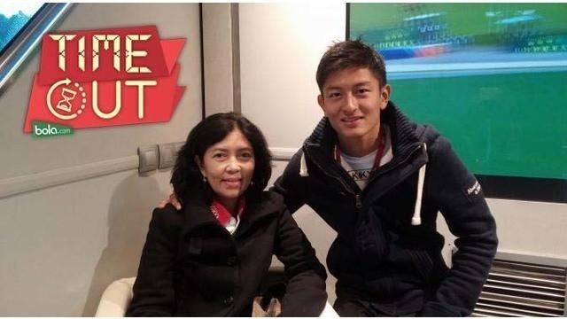 Rio Haryanto sering bercerita tentang penampilannya saat balapan kepada sang ibunda, Indah Pennywati. 