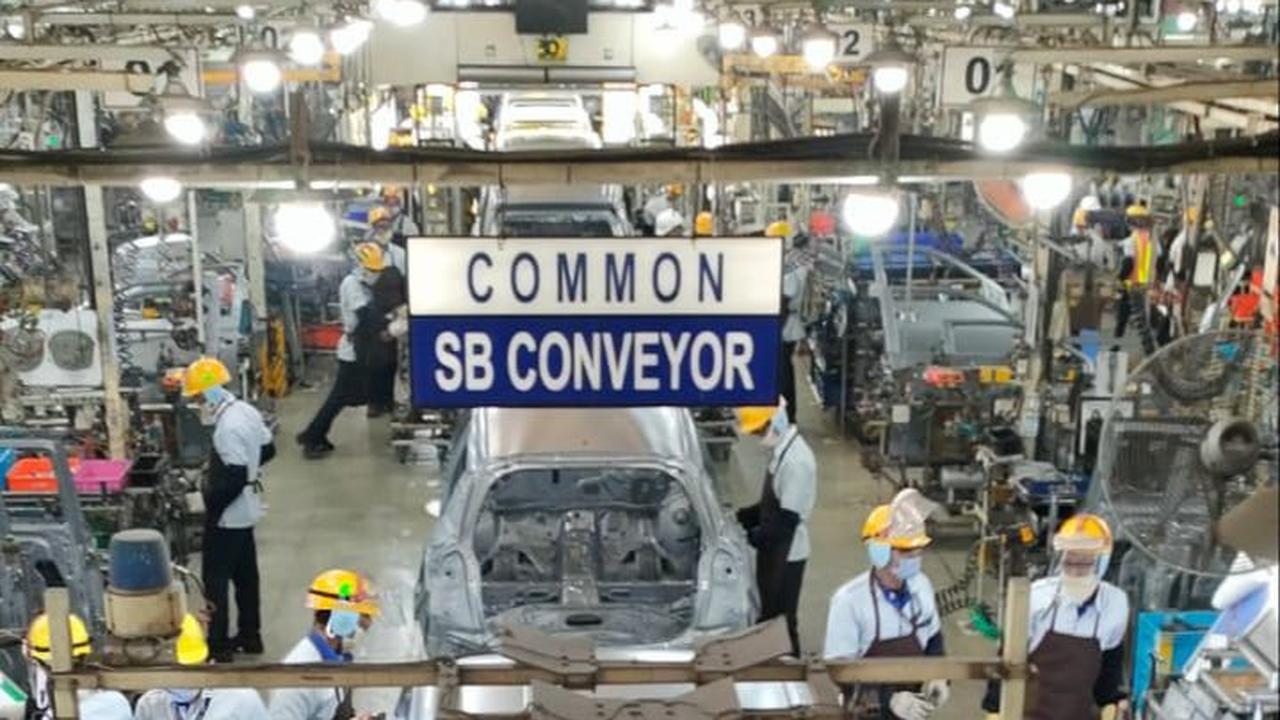 Penyatuan bodi atas dan bawah juga dilakukan dengan robot