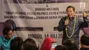 Pendiri Garbi Anis Matta (kanan) didampingi Sandiaga Uno saat berbicara dalam acara diskusi milenial di kawasan Jakarta, Minggu (14/7/2019). Anis mengapresiasi Sandiaga yang bisa move on dan tetap berjuang setelah kalah dalam pemilu. (Liputan6.com/Faizal Fanani)