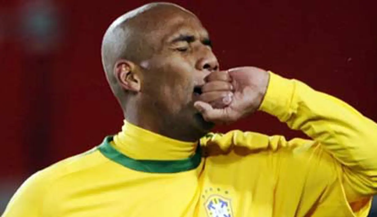Selebrasi gol bek Brasil Maicon ke gawang Korut di babak penyisihan grup G PD 2010 di Ellis Park, Johannesburg, 15 Juni 2010. Brasil unggul 2-1. AFP PHOTO / FABRICE COFFRINI 