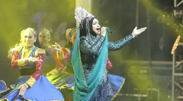 Penampilan Siti Nurhaliza pada acara Konser Dato Sri Siti Nurhaliza on Tour sangat totalitas dengan berbagai riasan. (KapanLagi/Bambang E Ros)