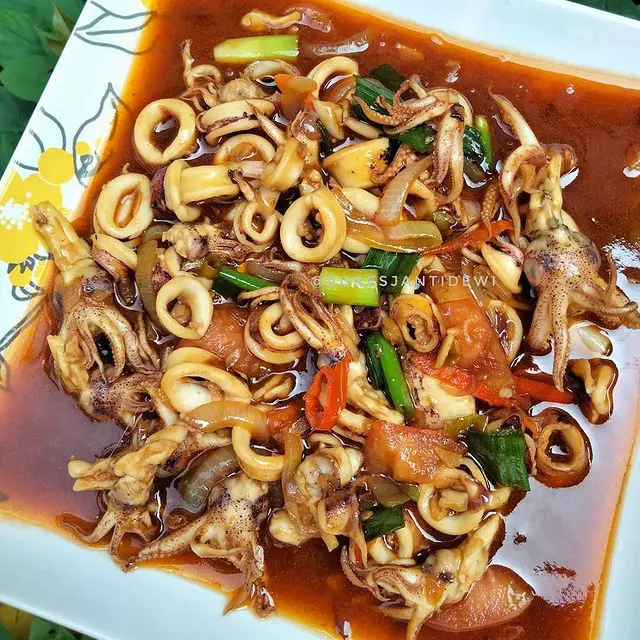 Sepiring tumis cumi saos tiram (IG adresjantidewi)