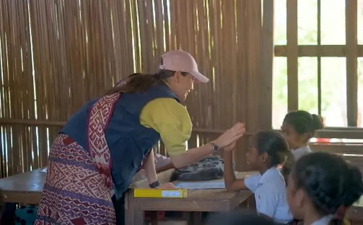 7 Momen Luna Maya Resmikan Gedung Sekolah Baru di NTT, Dulu Berdinding Kayu