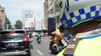 Pada Rabu, 29 Juni 2022, telah dimulai proses sosialisasi penindakan melalui perangkat cerdas handphone, baik itu untuk penindakan pelanggaran parkir, tidak menggunakan helm dan juga melawan arus (Istimewa)