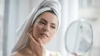 Ilustrasi penggunaan skincare. (Sumber foto: Pexels.com).