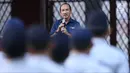 Sekjen INASGOC, Eris Herryanto memberi arahan saat apel kesiapan pelaksanaan Asian Games 2018 di lingkar luar Stadion Utama GBK, Jakarta, Senin (4/6). Apel diikuti berbagai unsur terkait termasuk TNI dan Polri. (Liputan6.com/Helmi Fithriansyah)