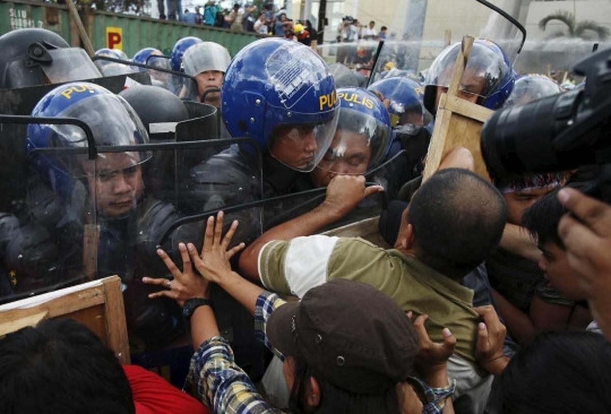 Mencekamnya aksi demonstrasi anti APEC di Filipina