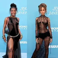 Doechii tampil dalam balutan sheer sleeveless dress warna hitam dengan detail high slit. Gaunnya dipermanis dengan aksesori ikat pinggang. [@doechii_swamp]