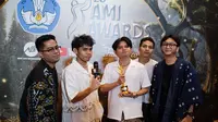 Juicy Luicy berhasil meraih Duo/Grup Pop Terbaik di AMI Awards 2023..