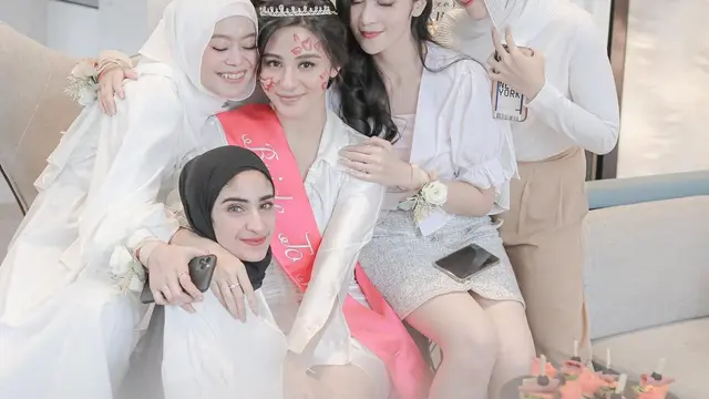 6 Kebersamaan Lesty Kejora dan Margin Wieheerm Sebelum Hingga Sesudah Punya Anak