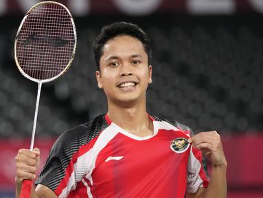 Anthony Sinisuka Ginting berhasil menambah medali perunggu bagi Indonesia setalah mengalahkan wakil Guatemala, Kevin Cordon pada partai perebutan juara tiga bulu tangkis tunggal putra Olimpiade Tokyo 2020. Dirinya berhasil menang dua gim langsung. (Foto: AP/Markus Schreiber)